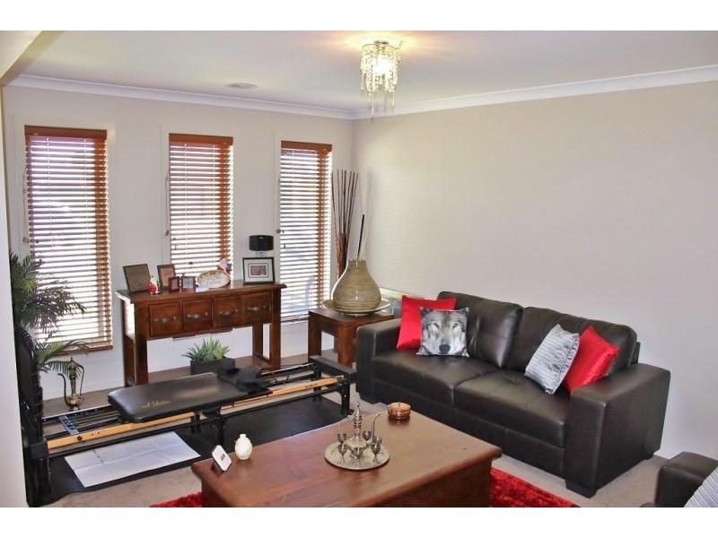 2 Triplett Avenue, Ascot VIC 3551