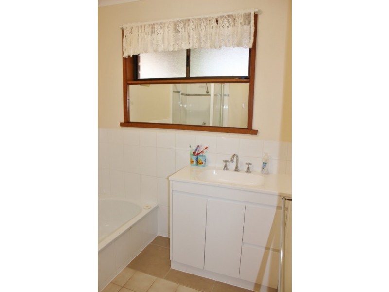 30 William Drive, Kangaroo Flat VIC 3555