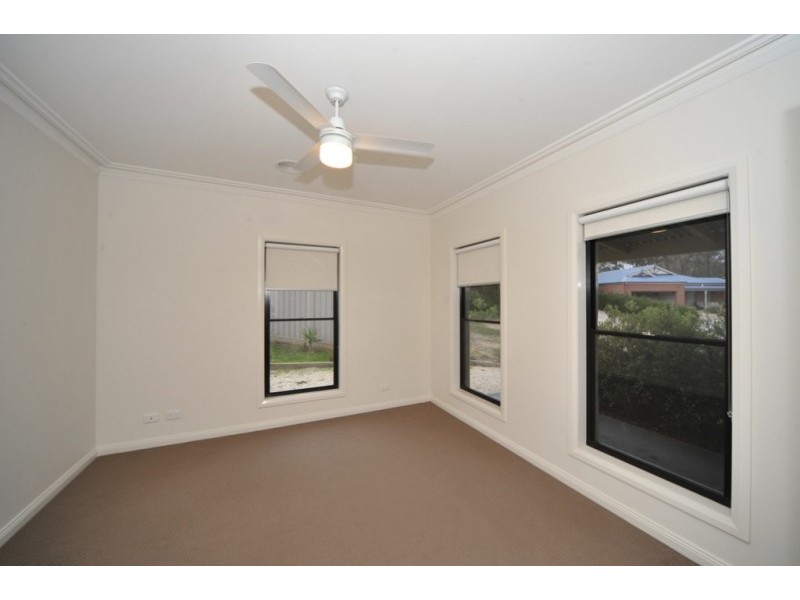 17 Yurunga Drive, Castlemaine VIC 3450