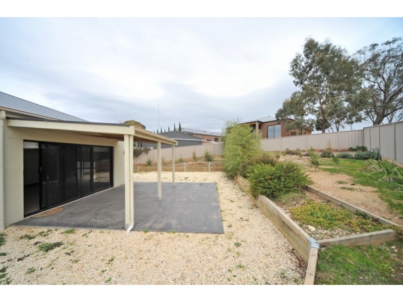 17 Yurunga Drive, Castlemaine VIC 3450