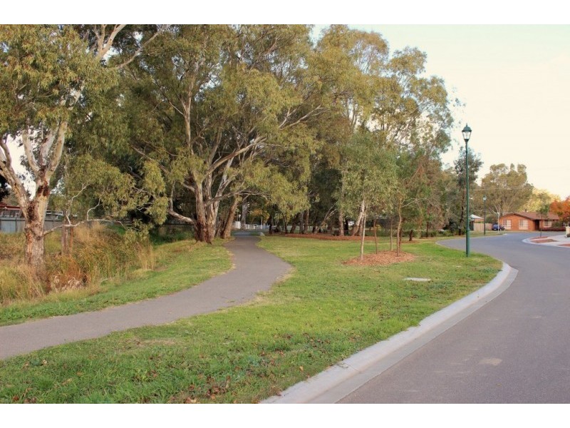 4 Grantham Terrace, Kangaroo Flat VIC 3555