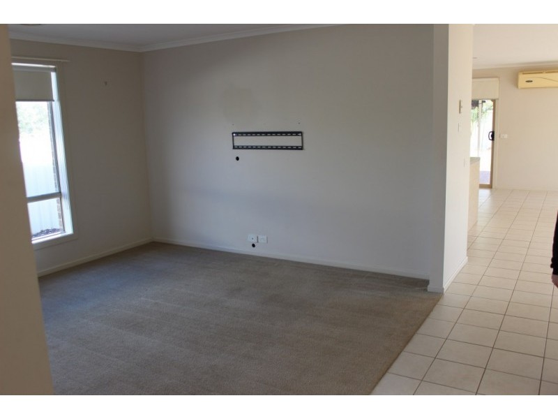 2 Bushwalk Grove, Epsom VIC 3551