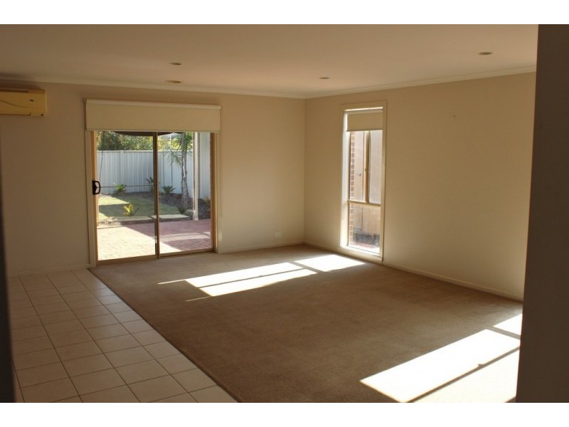 2 Bushwalk Grove, Epsom VIC 3551