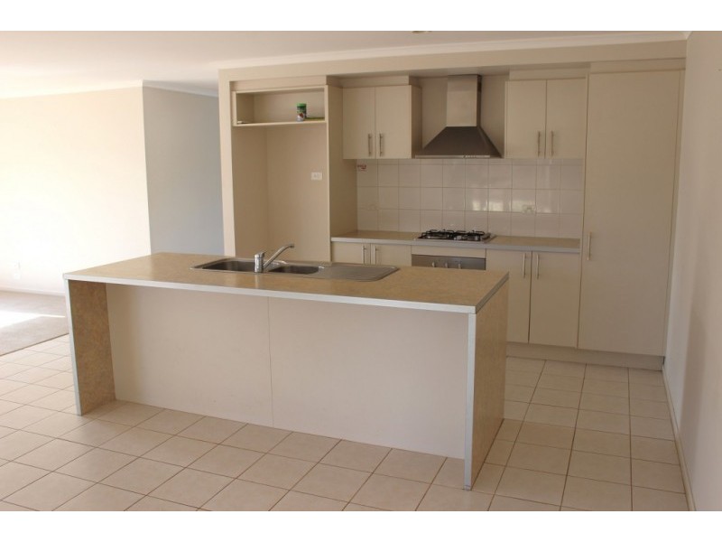 2 Bushwalk Grove, Epsom VIC 3551