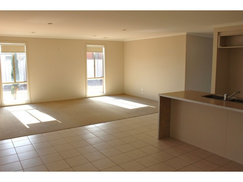 2 Bushwalk Grove, Epsom VIC 3551