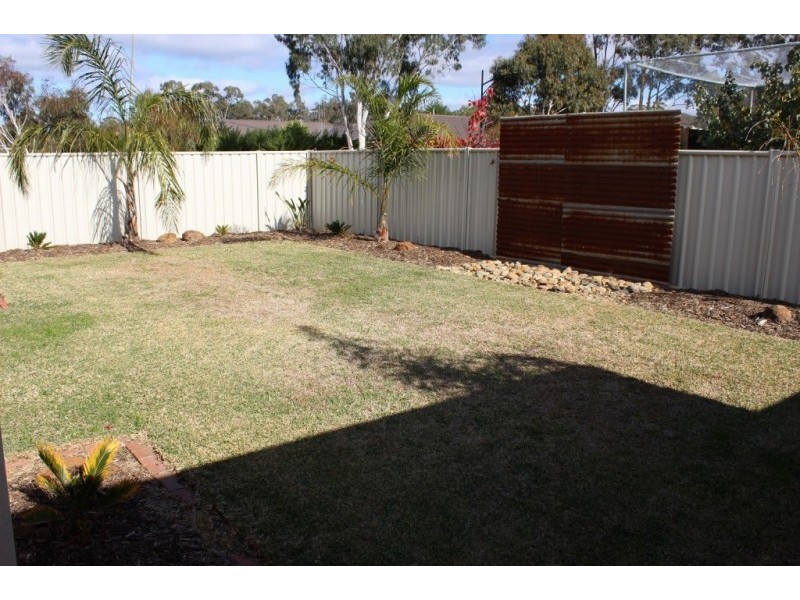 2 Bushwalk Grove, Epsom VIC 3551