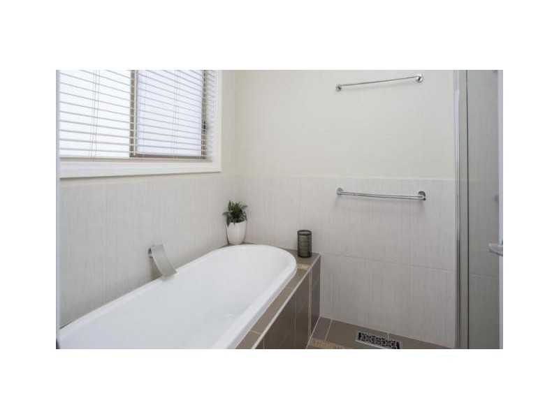 16 Irrabella Place, Kangaroo Flat VIC 3555