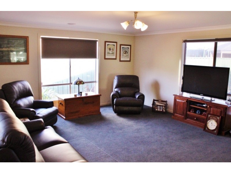 26 Caulfield Drive, Ascot VIC 3551