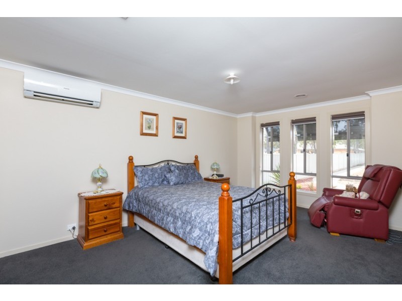 26 Caulfield Drive, Ascot VIC 3551
