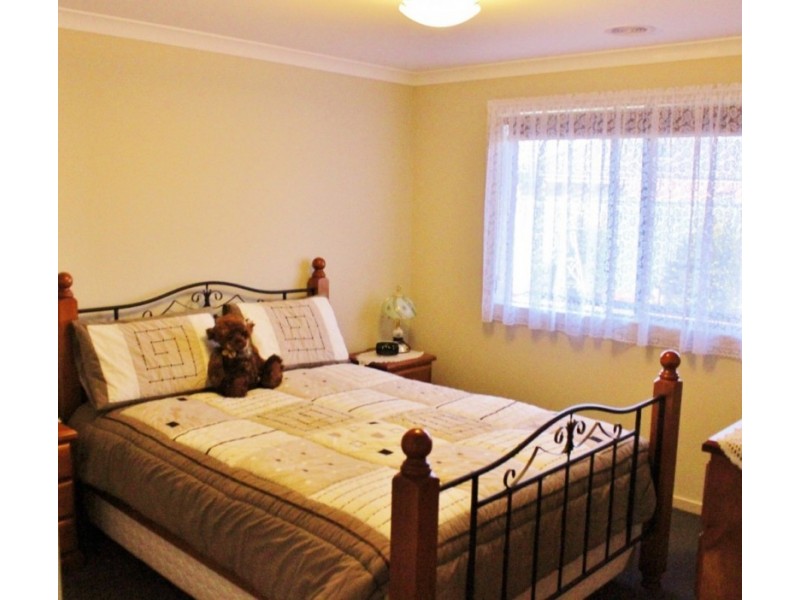 26 Caulfield Drive, Ascot VIC 3551