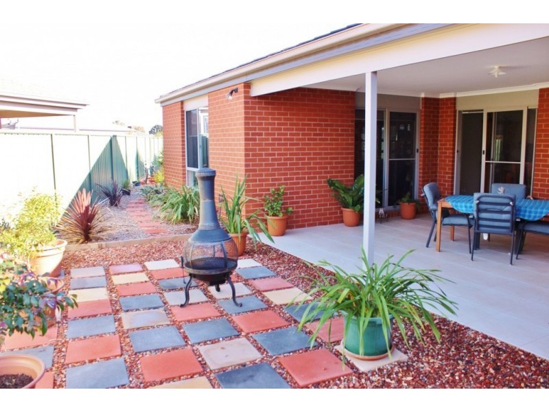 26 Caulfield Drive, Ascot VIC 3551