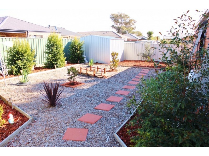 26 Caulfield Drive, Ascot VIC 3551