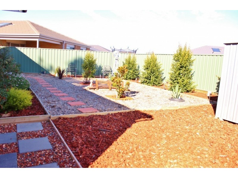 26 Caulfield Drive, Ascot VIC 3551