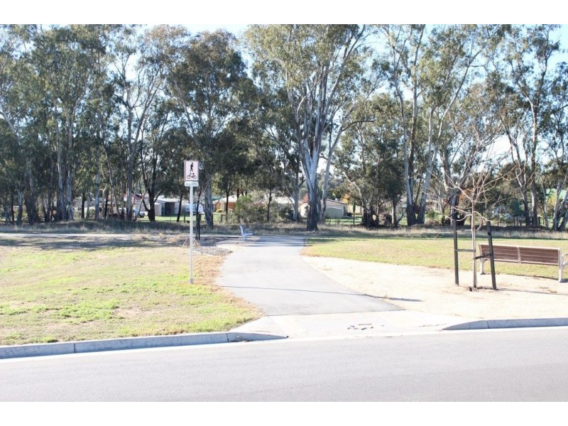 26 Caulfield Drive, Ascot VIC 3551