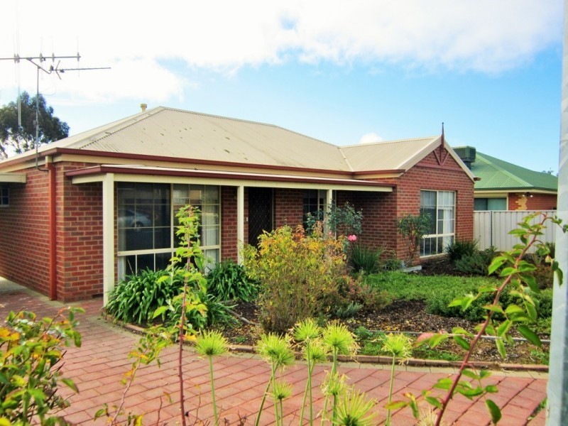 14 Pittaway Street, Kangaroo Flat VIC 3555
