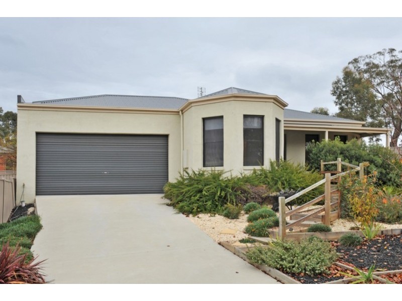 17 Yurunga Drive, Mckenzie Hill VIC 3451