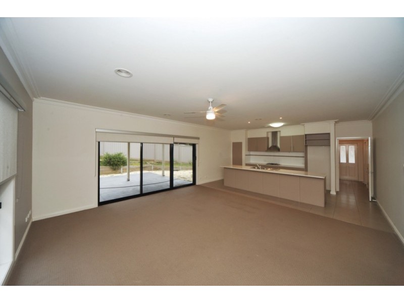 17 Yurunga Drive, Mckenzie Hill VIC 3451