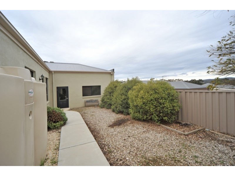 17 Yurunga Drive, Mckenzie Hill VIC 3451