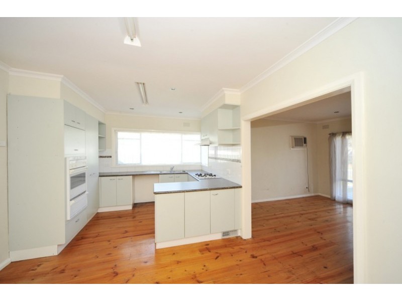 15 Yandong Street, White Hills VIC 3550