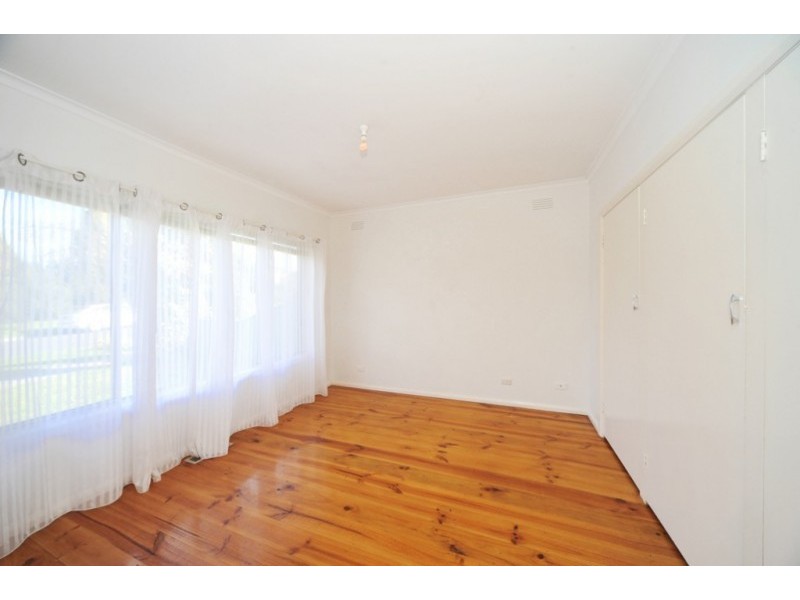 15 Yandong Street, White Hills VIC 3550