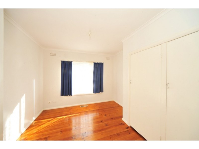 15 Yandong Street, White Hills VIC 3550