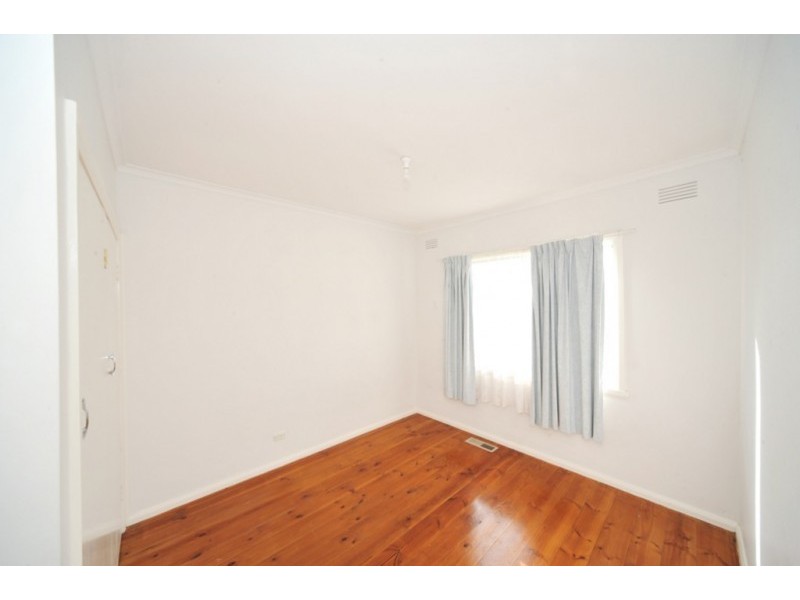 15 Yandong Street, White Hills VIC 3550