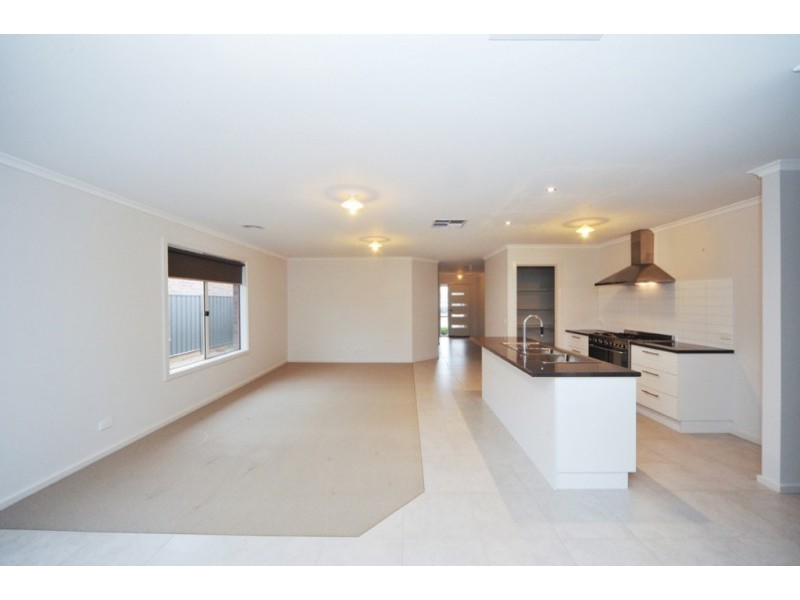 242 Station Street, Ascot VIC 3551