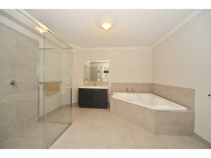 242 Station Street, Ascot VIC 3551