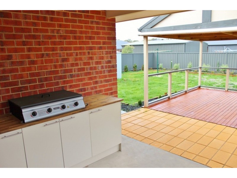 242 Station Street, Ascot VIC 3551