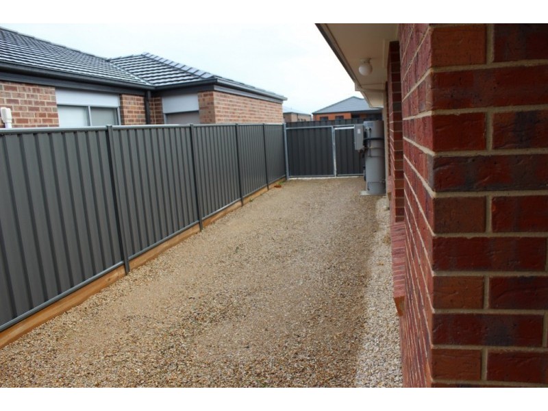 242 Station Street, Ascot VIC 3551