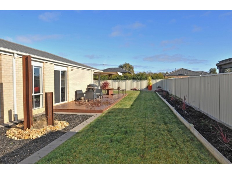 17 O’Neill Court, Epsom VIC 3551