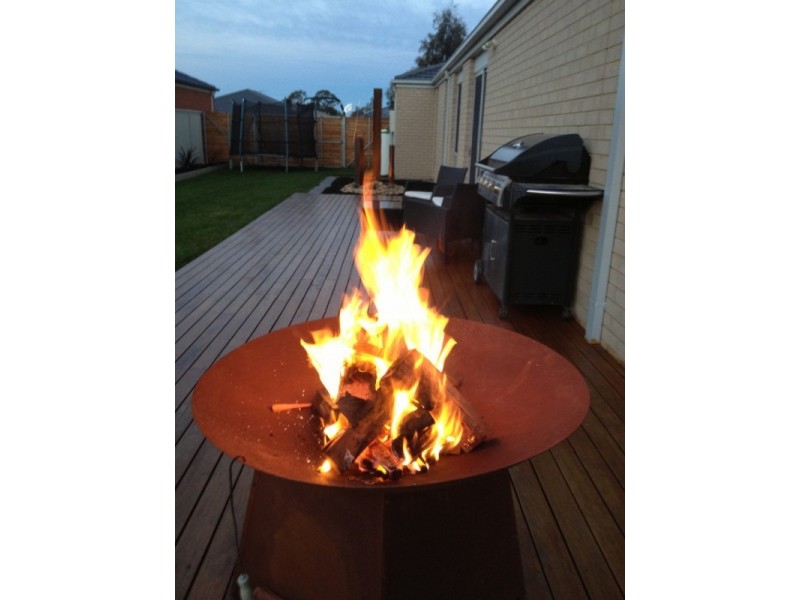 17 O’Neill Court, Epsom VIC 3551