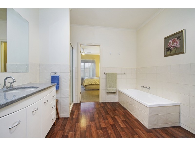 4 Emily Way, Golden Square VIC 3555