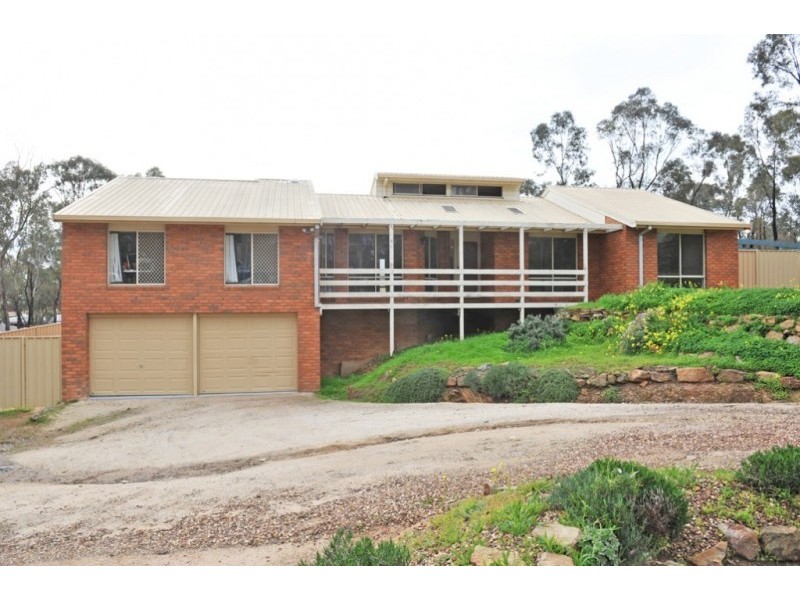 15 Clay Gully Court, Maiden Gully VIC 3551