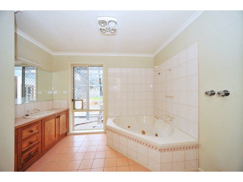 15 Clay Gully Court, Maiden Gully VIC 3551