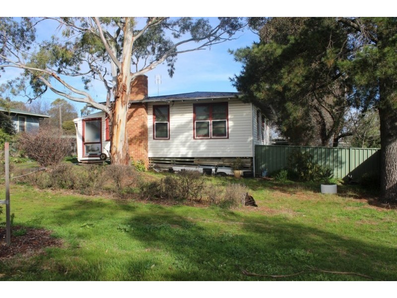 2 Douglas Street, Kangaroo Flat VIC 3555