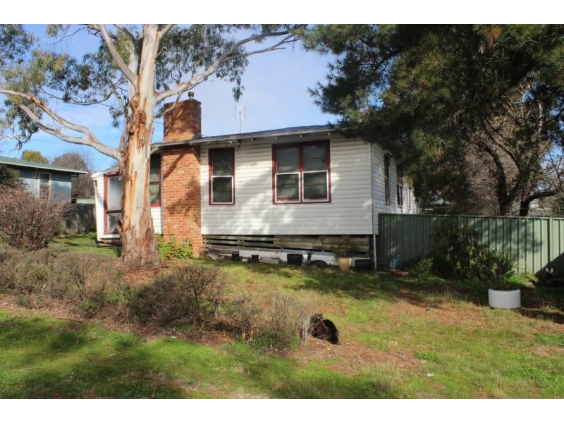 2 Douglas Street, Kangaroo Flat VIC 3555