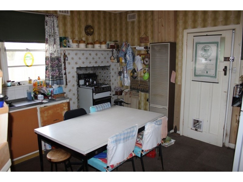 2 Douglas Street, Kangaroo Flat VIC 3555