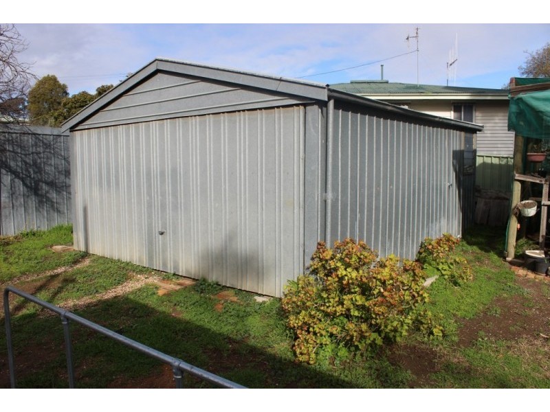 2 Douglas Street, Kangaroo Flat VIC 3555