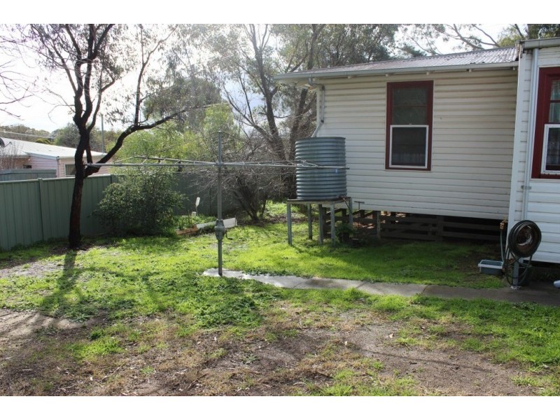 2 Douglas Street, Kangaroo Flat VIC 3555