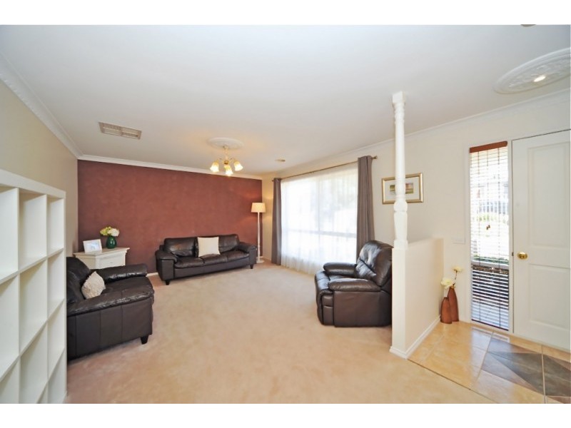 16 Julie Court, Kangaroo Flat VIC 3555