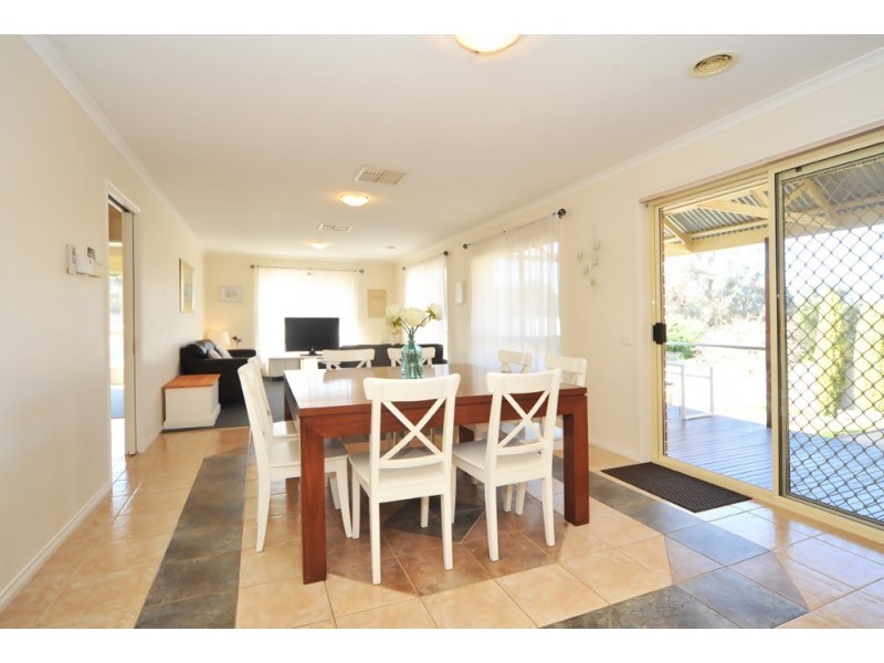 16 Julie Court, Kangaroo Flat VIC 3555