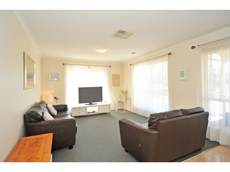 16 Julie Court, Kangaroo Flat VIC 3555