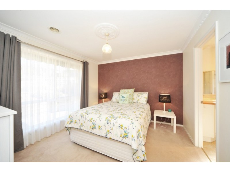 16 Julie Court, Kangaroo Flat VIC 3555