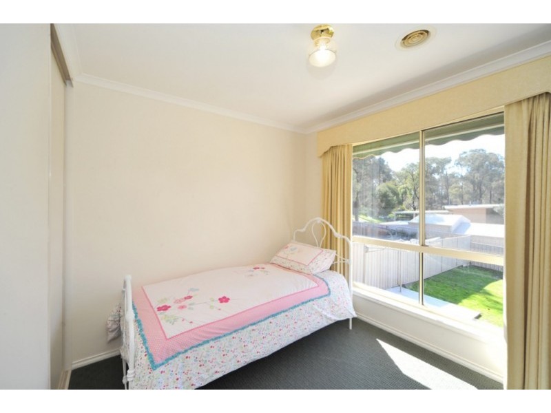 16 Julie Court, Kangaroo Flat VIC 3555