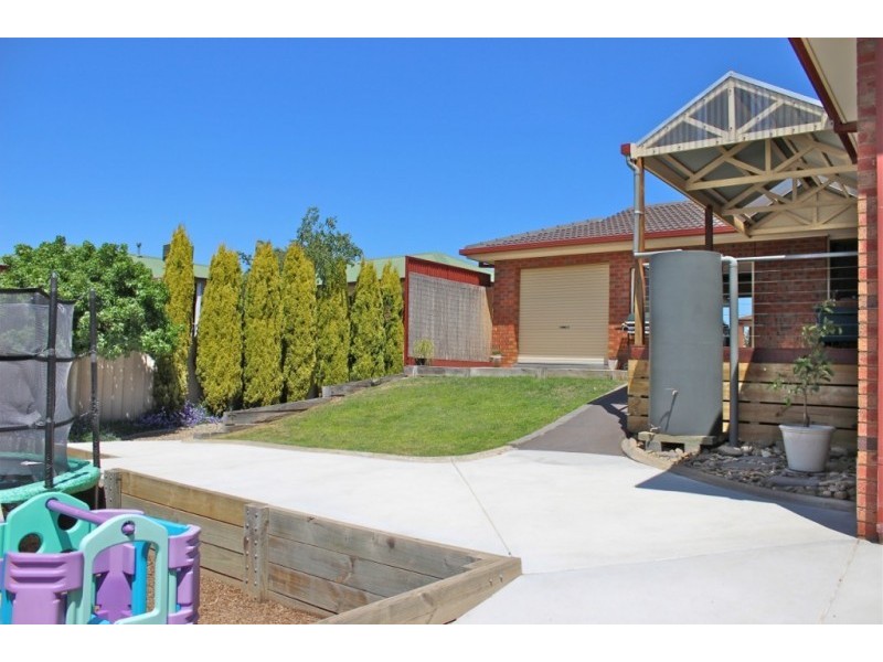 16 Julie Court, Kangaroo Flat VIC 3555