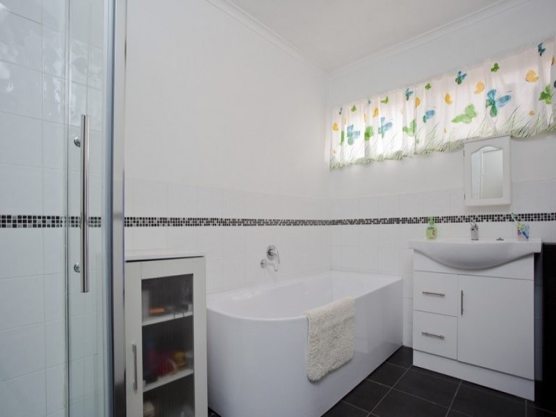 21 Osborn Avenue, Kangaroo Flat VIC 3555