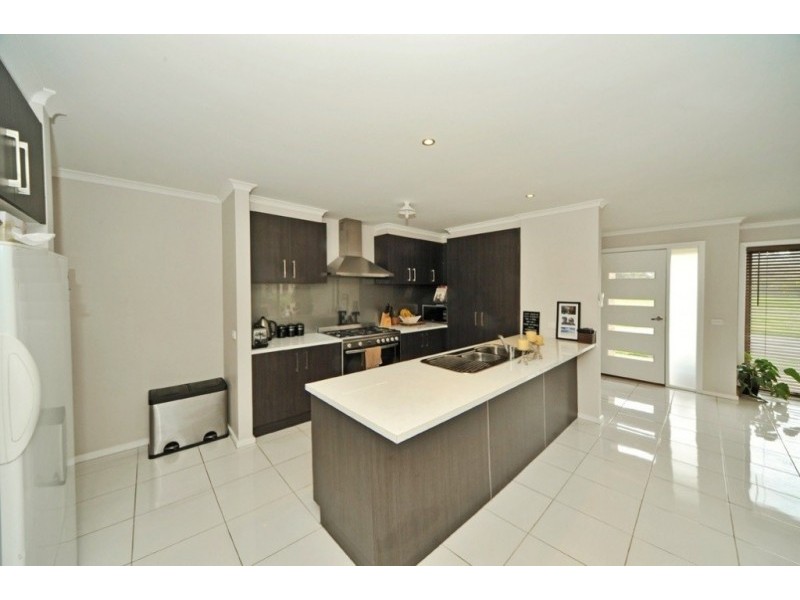 12 Friswell Avenue, Flora Hill VIC 3550