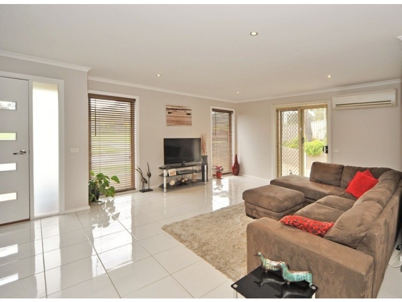 12 Friswell Avenue, Flora Hill VIC 3550