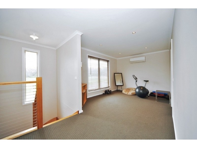 12 Friswell Avenue, Flora Hill VIC 3550